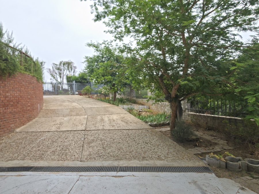 5 Bedroom Property for Sale in Noorsekloof Eastern Cape